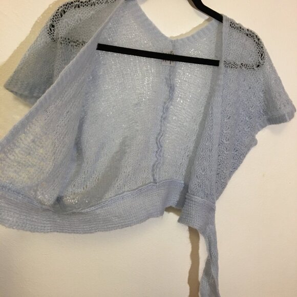 Vintage 50s 60s Wispy Blue Pastel Cropped Tie Front Sweater Dainty Cardigan (IB) - Picture 4 of 9